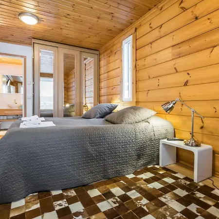 Ferienhaus Holiday Helmi 1
